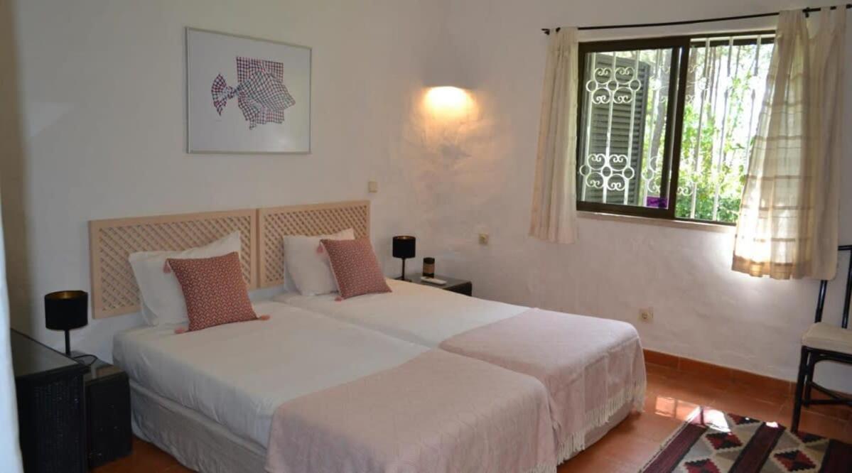 Villa Pinhal- Beautiful Villa Located In Quiet Area Quarteira Bagian luar foto